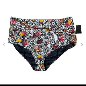 New swim  bottom wild floral belted